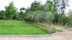 Garden - Rajhans Hotel and Resort (Diamond Harbour)