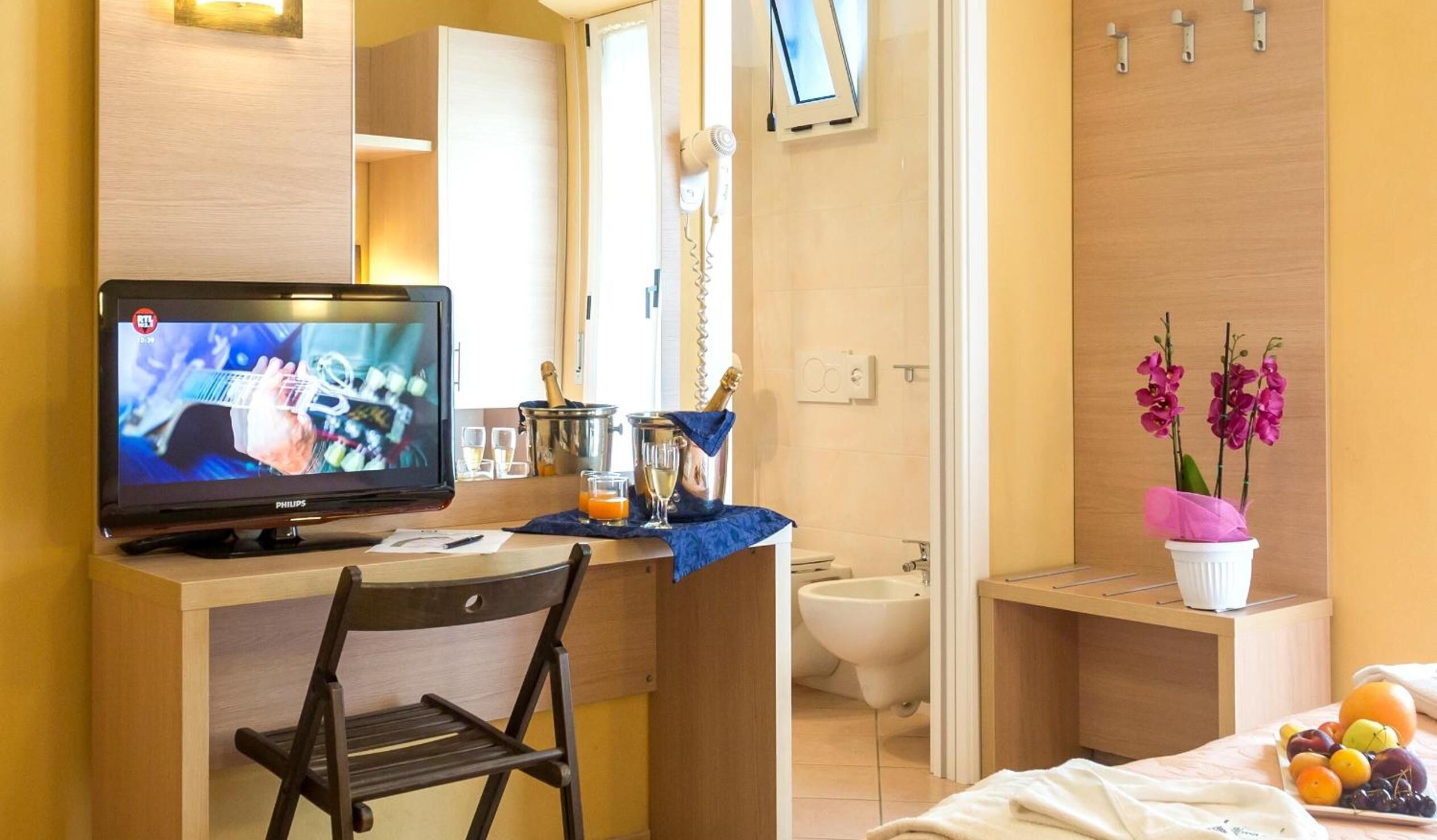 premium bedding, in-room safe, desk, laptop workspace