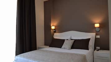 Luxury Quadruple Room | Desk, soundproofing, iron/ironing board, free cribs/infant beds