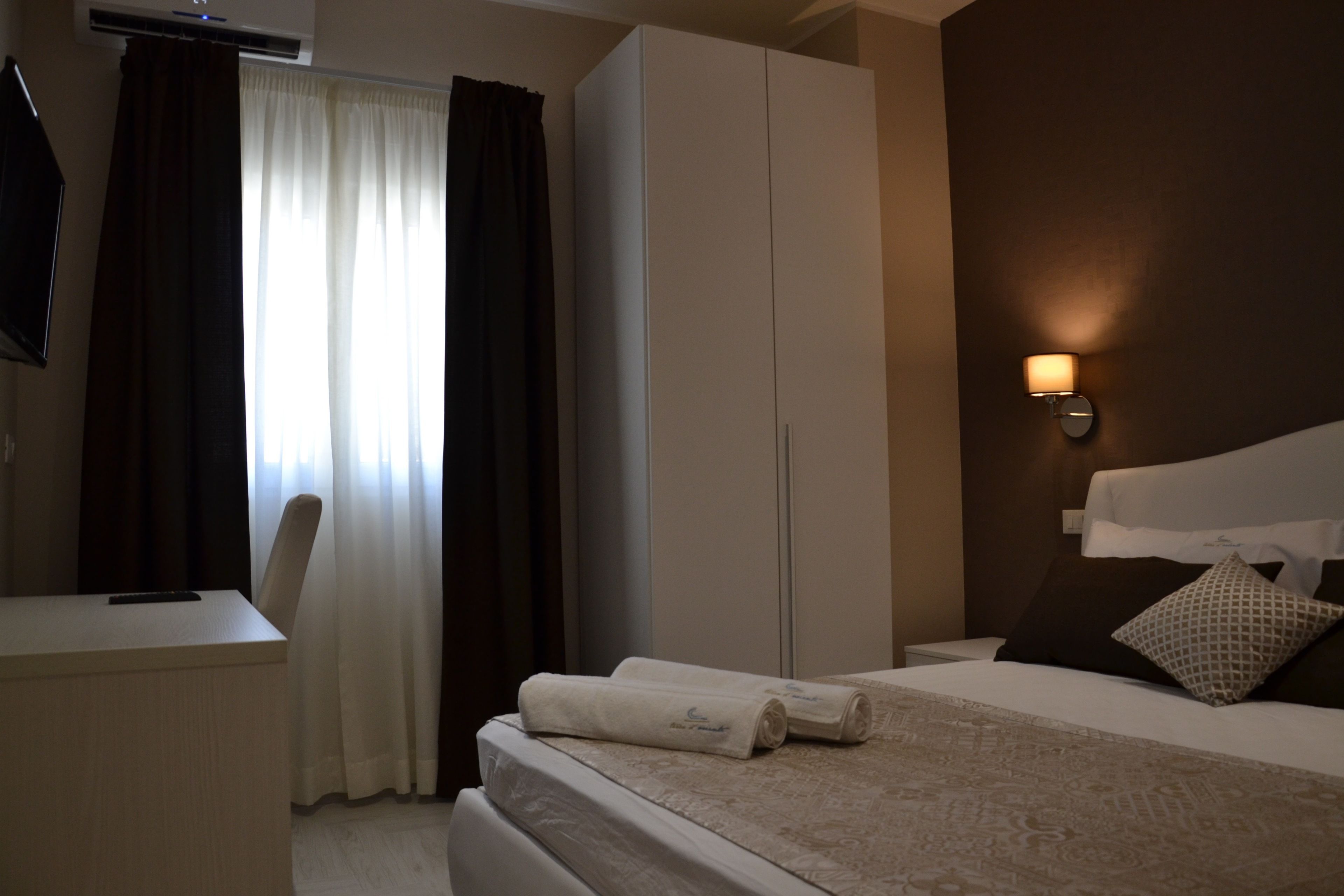 华丽双人房 | 办公桌、隔音、熨斗/熨板、免费婴儿床