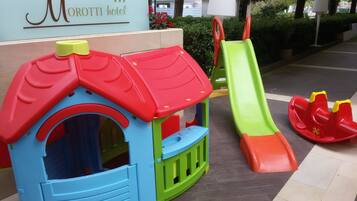Children’s play area – outdoor