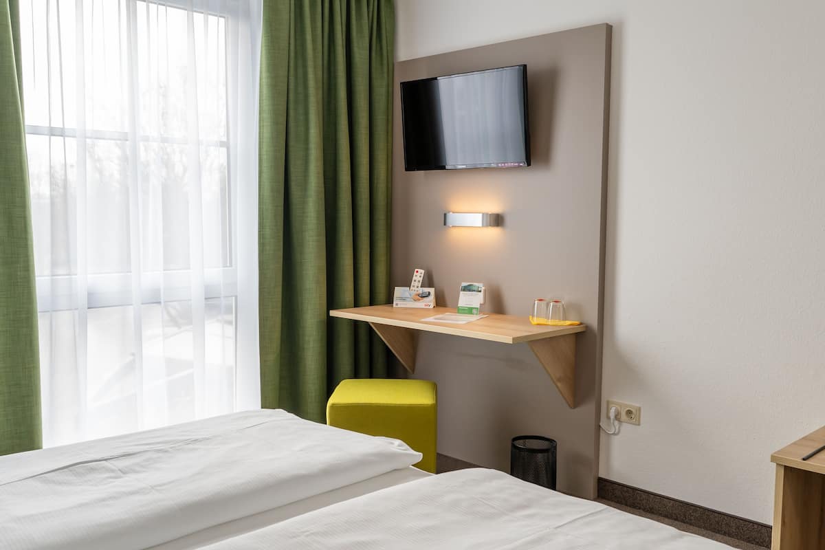 42-inch flat-screen tv with satellite channels