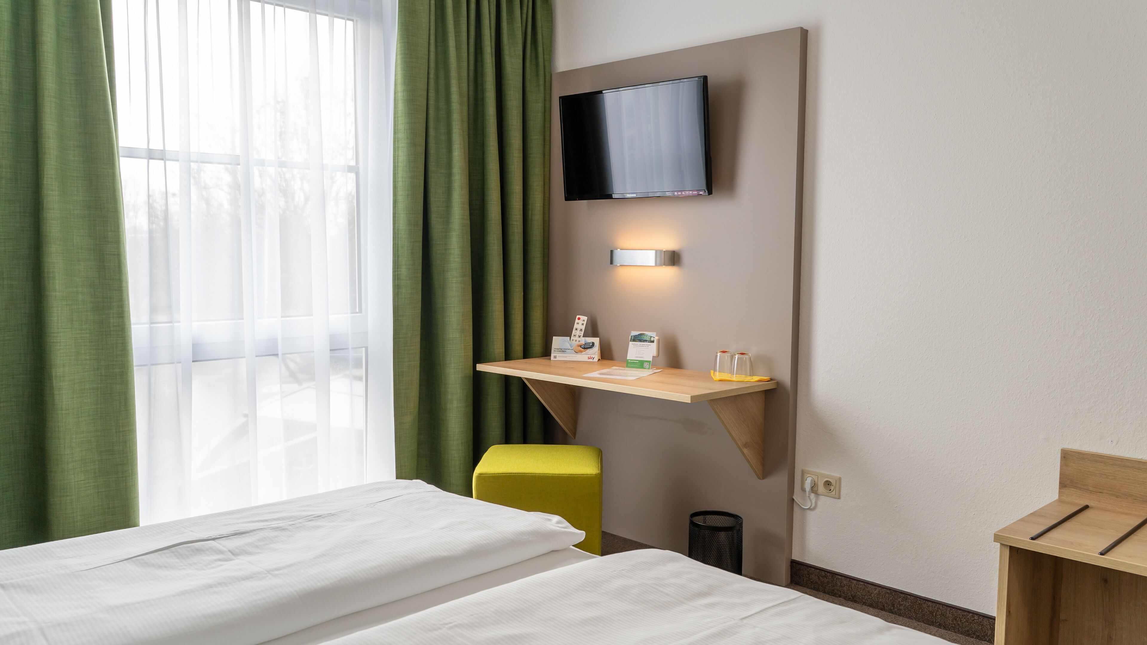Bureau, espace de travail pour ordinateur portable