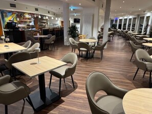 Daily buffet breakfast (EUR 15 per person) - Highway Hotel (Herbolzheim)