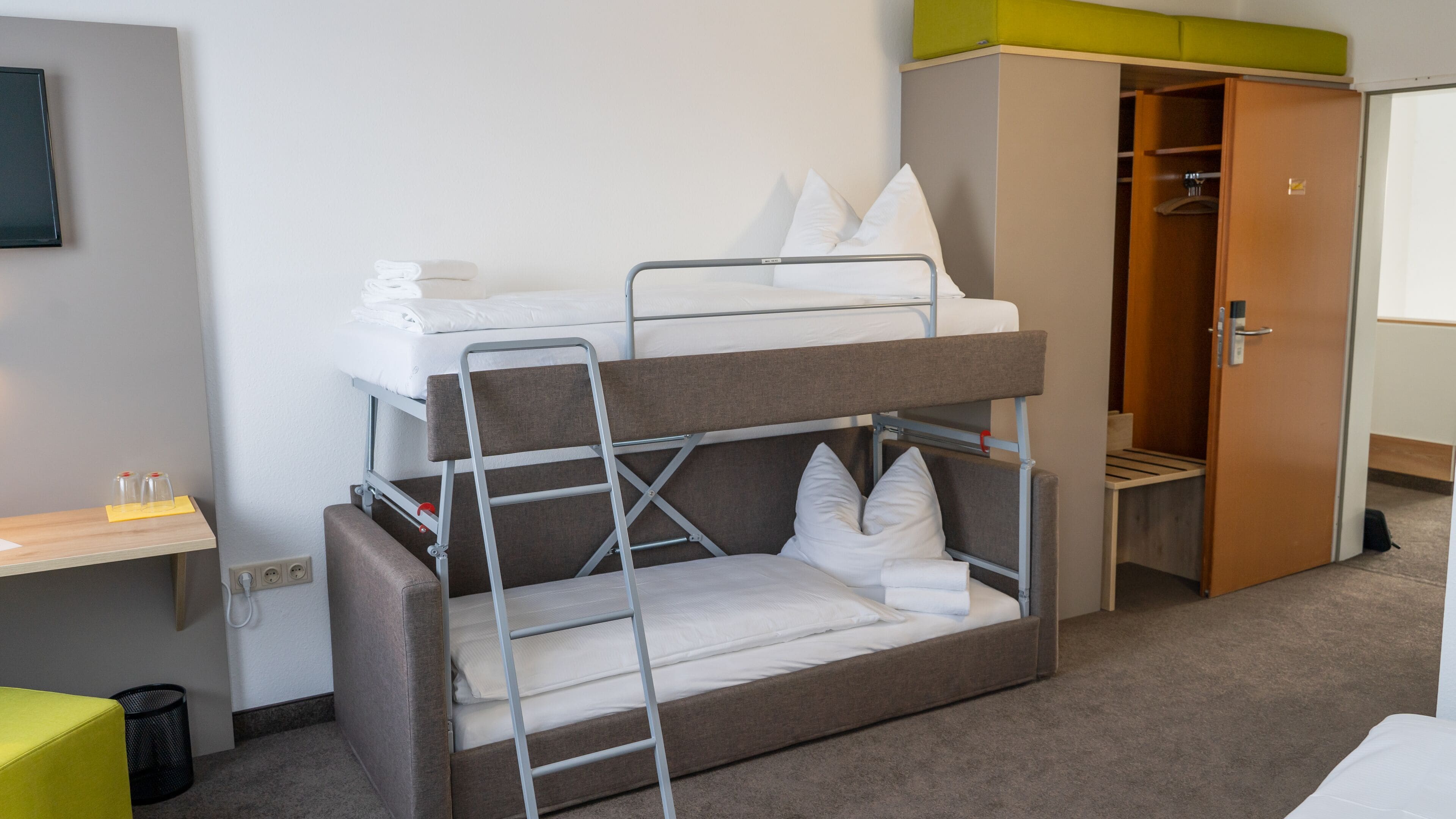 desk, laptop workspace, soundproofing, free wifi