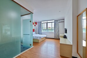 Standard Double Room | Desk, blackout drapes, free WiFi - Naryn Hotel (Guangzhou)