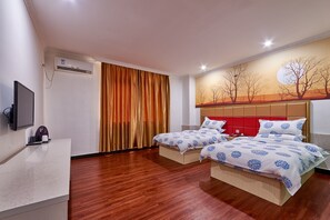 Habitación empresarial con 2 camas individuales | Escritorio, cortinas blackout y wifi gratis