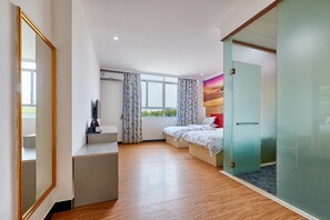 Standard Twin Room | Desk, blackout drapes, free WiFi - Naryn Hotel (Guangzhou)