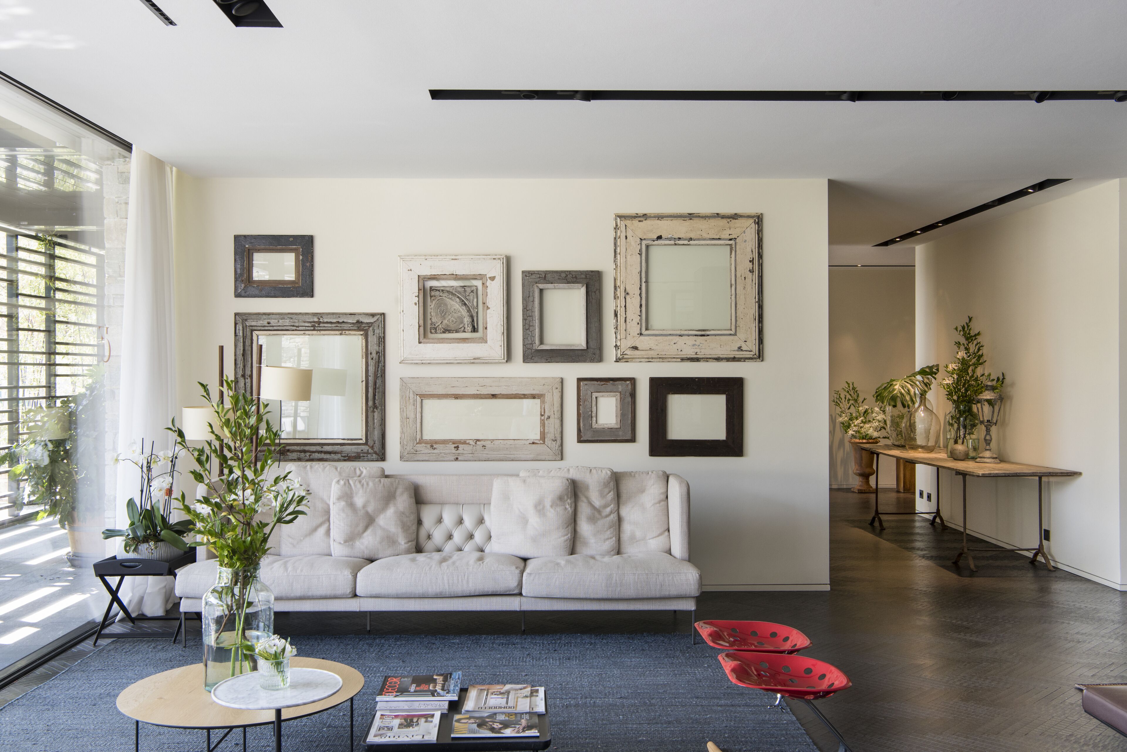 cocktail bar, al fresco dining, open daily