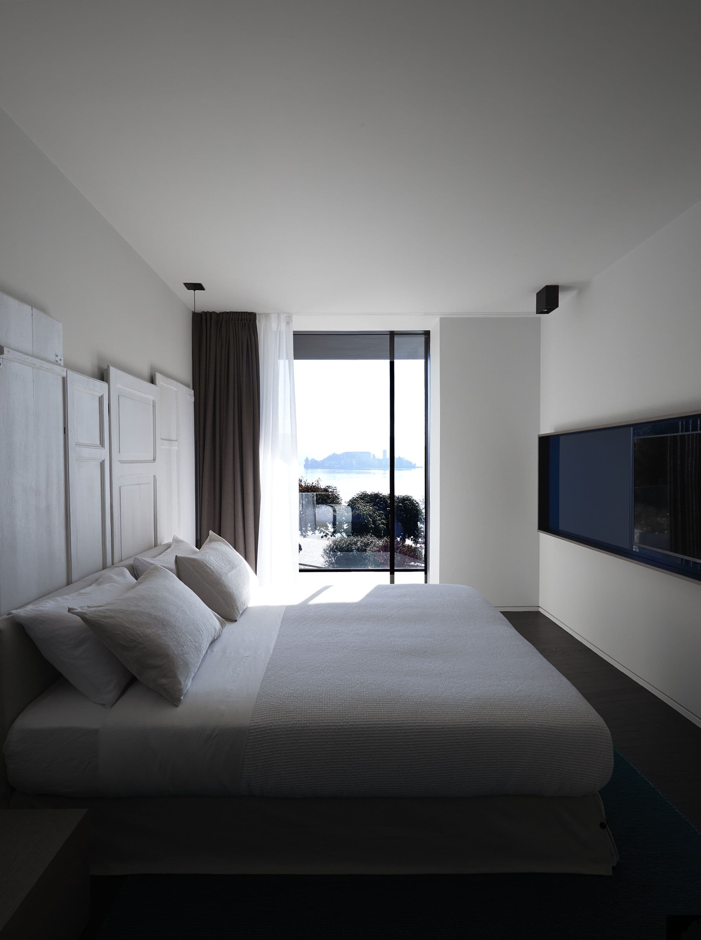 deluxe double or twin room, balcony | minibar, in-room safe, blackout curtains, soundproofing