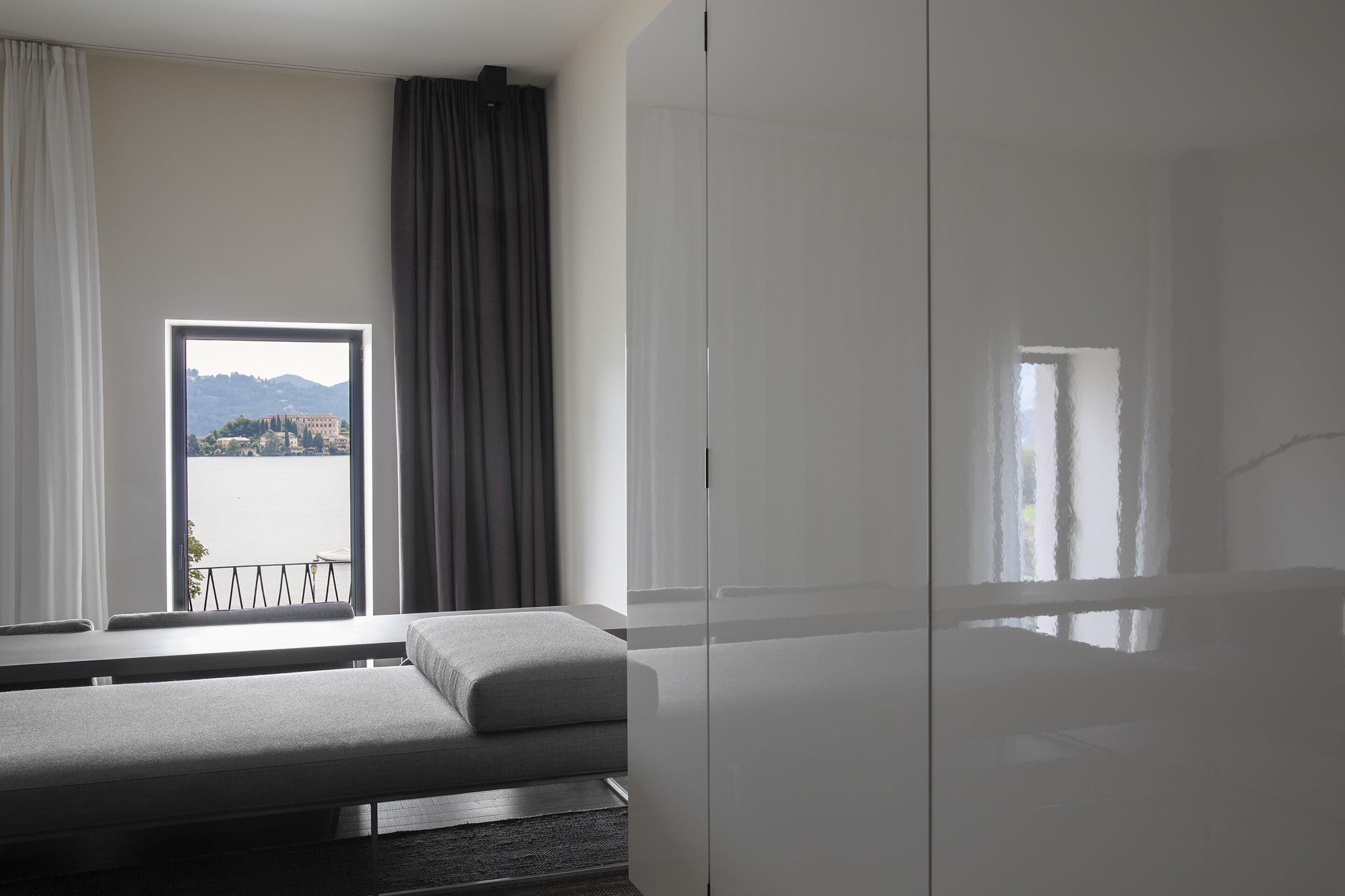 suite, bathtub | view from room