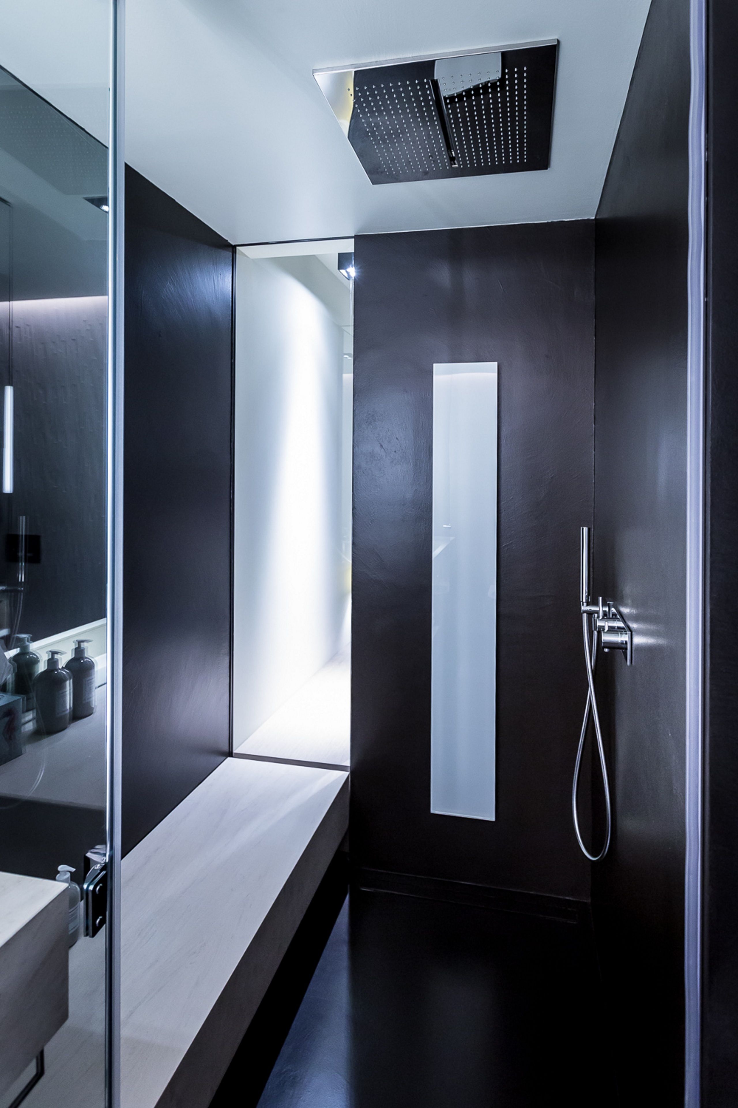 deluxe double or twin room, balcony | bathroom shower