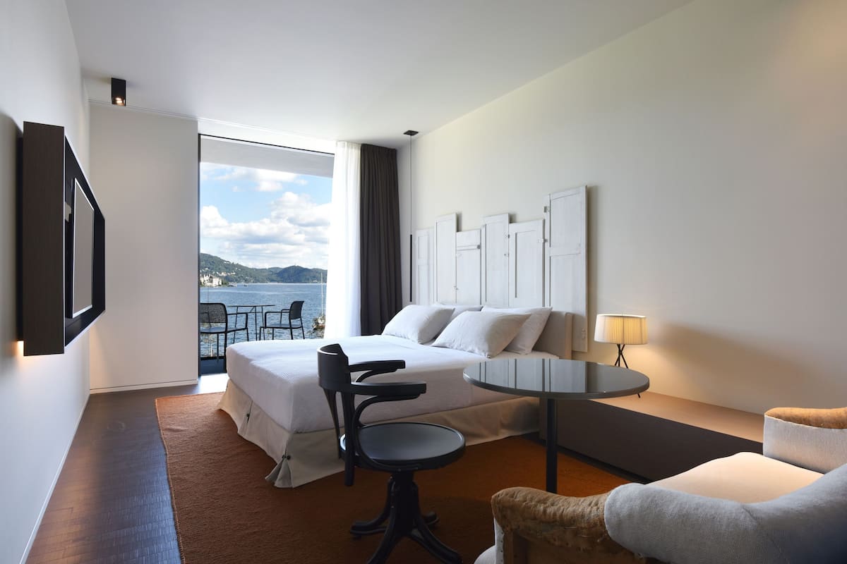 Deluxe kamer, 1 twee- of 2 eenpersoonsbedden, balkon | Een minibar, een kluis op de kamer, verduisterende gordijnen