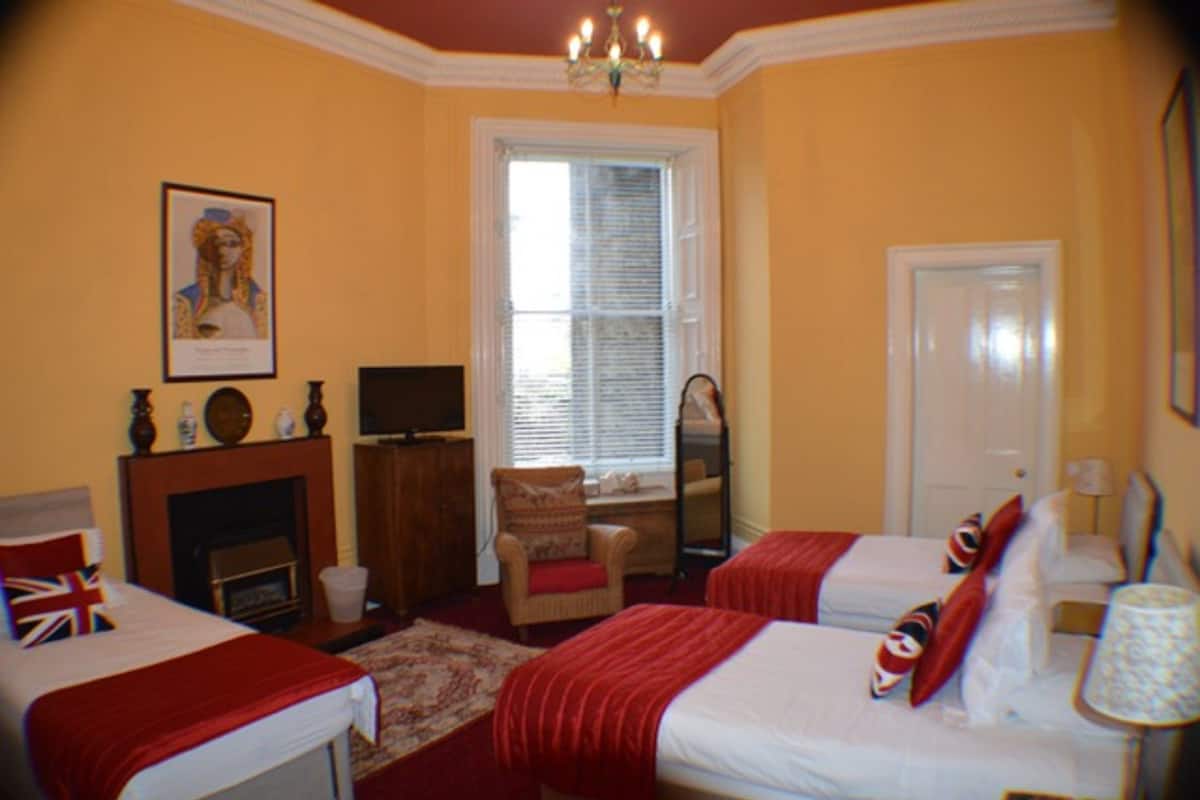 Triple Room (Ensuite Shower Room)