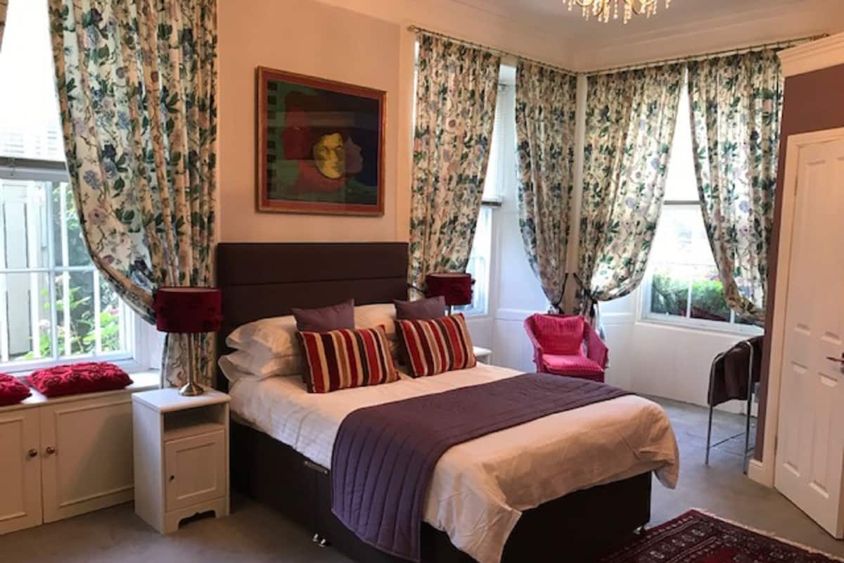 Deluxe Double Room (Ensuite Shower Room)