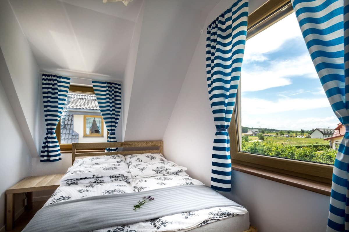 1 bedroom, soundproofing, iron/ironing board, bed sheets
