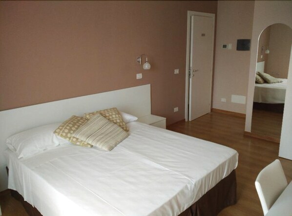 Desk, free WiFi, bed sheets