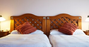 Standard Double Room, 1 Double or 2 Single Beds | Free cots/infant beds, rollaway beds, free WiFi, bed sheets - Hotel Hontoria (Llanes)
