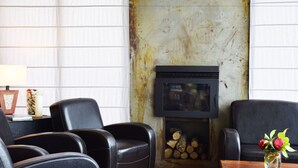 Lobby-lounge