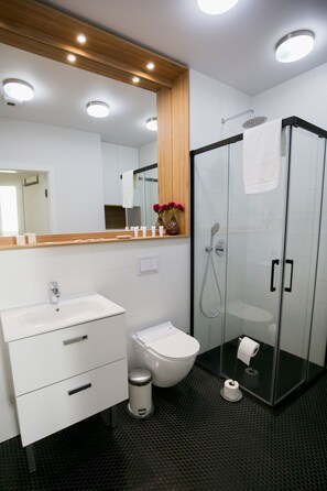 Deluxe Apartment, 1 Bedroom | Bathroom