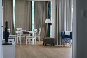 Deluxe Apartment, 1 Bedroom | Living room | Flat-screen TV, Netflix - Bema 6 Apartments (Sopot)