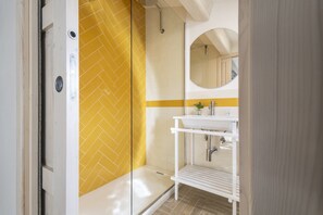 Chambre Confort avec lits jumeaux, vue vallée | Salle de bain