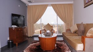 تلفزيون بشاشة مسطحة