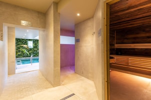 Sauna, hot tub, steam room