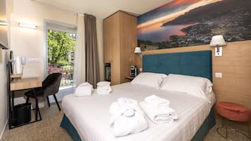 Rom – superior, 1 queensize-seng, balkong, hageutsikt | Minibar, safe på rommet, individuelt dekorert og individuelt innredet