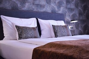 Deluxe Double Room, Non Smoking | Hypo-allergenic bedding, in-room safe, desk, blackout drapes - Landhotel Rügheim (Hofheim in Unterfranken)