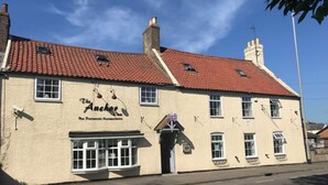 Unclassified image, 5 of 18, button - The Anchor Inn (Spalding)