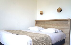 Superior Studio, Balcony, Sea View | Living area | LED TV - MOTEL ASCOT - Hôtel & Appartements (Cagnes-sur-Mer)