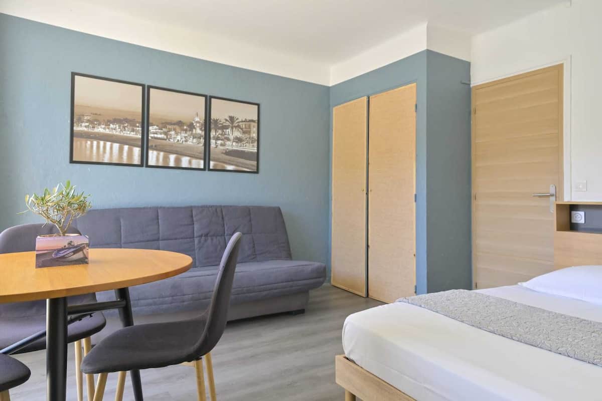 Family Apartment, 1 Bedroom, Balcony, Sea View | Living area | LED TV