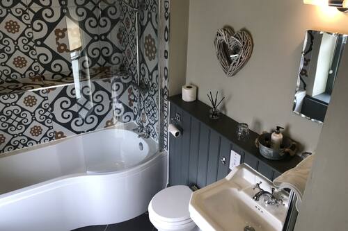 Superior Double Room | Bathroom