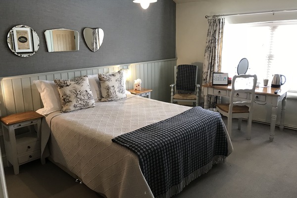 Habitación doble superior | Ropa de cama de alta calidad y decoración personalizada