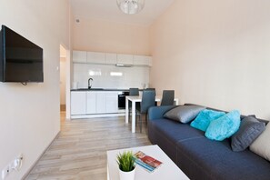 Appartement, 1 chambre | Salle de séjour | Télévision à écran plat