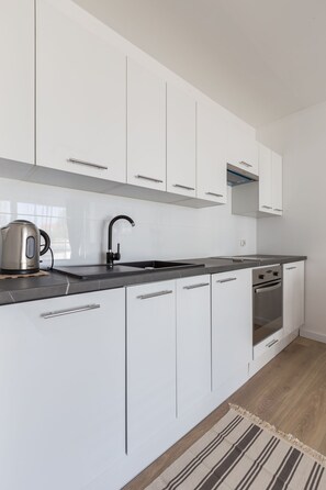 Apartamento, 1 habitación | Cocina privada | Frigorífico, horno, placa de cocina y lavavajillas