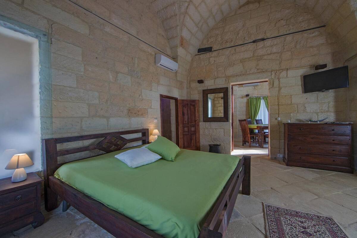 Suite, Garden View | Premium bedding, down duvets, minibar, in-room safe