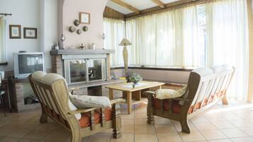 Apartment, 4 Bedrooms | Living area