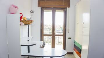 Apartment, 2 Bedrooms | Room amenity