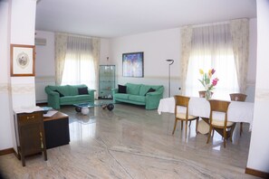 Appartement, 2 chambres | Coin séjour