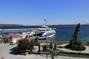 Chambre triple de base, vue sur la mer | Vue sur la plage ou l’océan