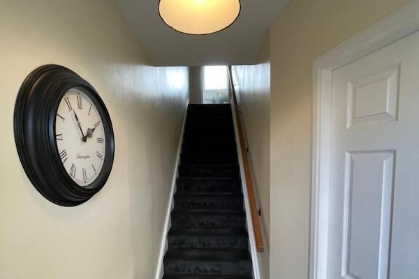 Casa estándar, 2 habitaciones | 2 habitaciones, tabla de planchar con plancha y ropa de cama