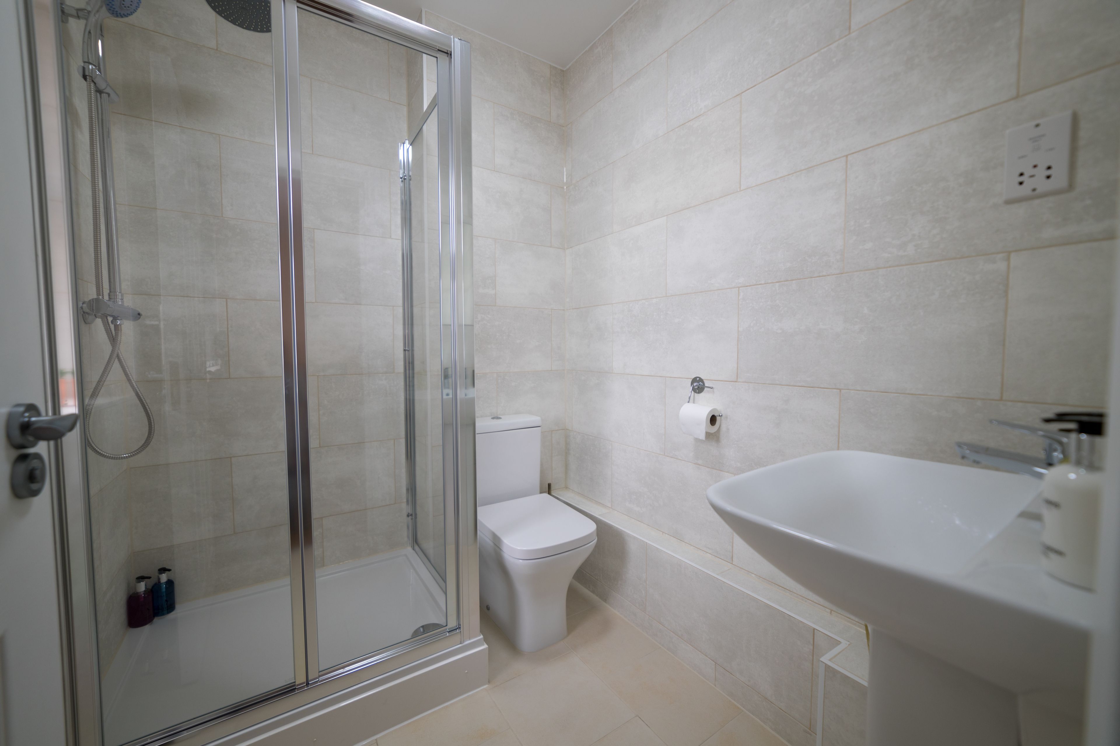 Separate tub and shower, free toiletries, hair dryer, slippers