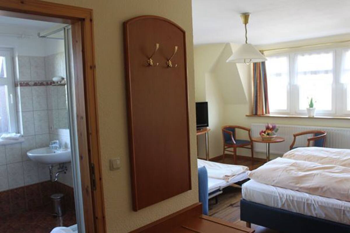 Iron/ironing board, free WiFi, bed sheets