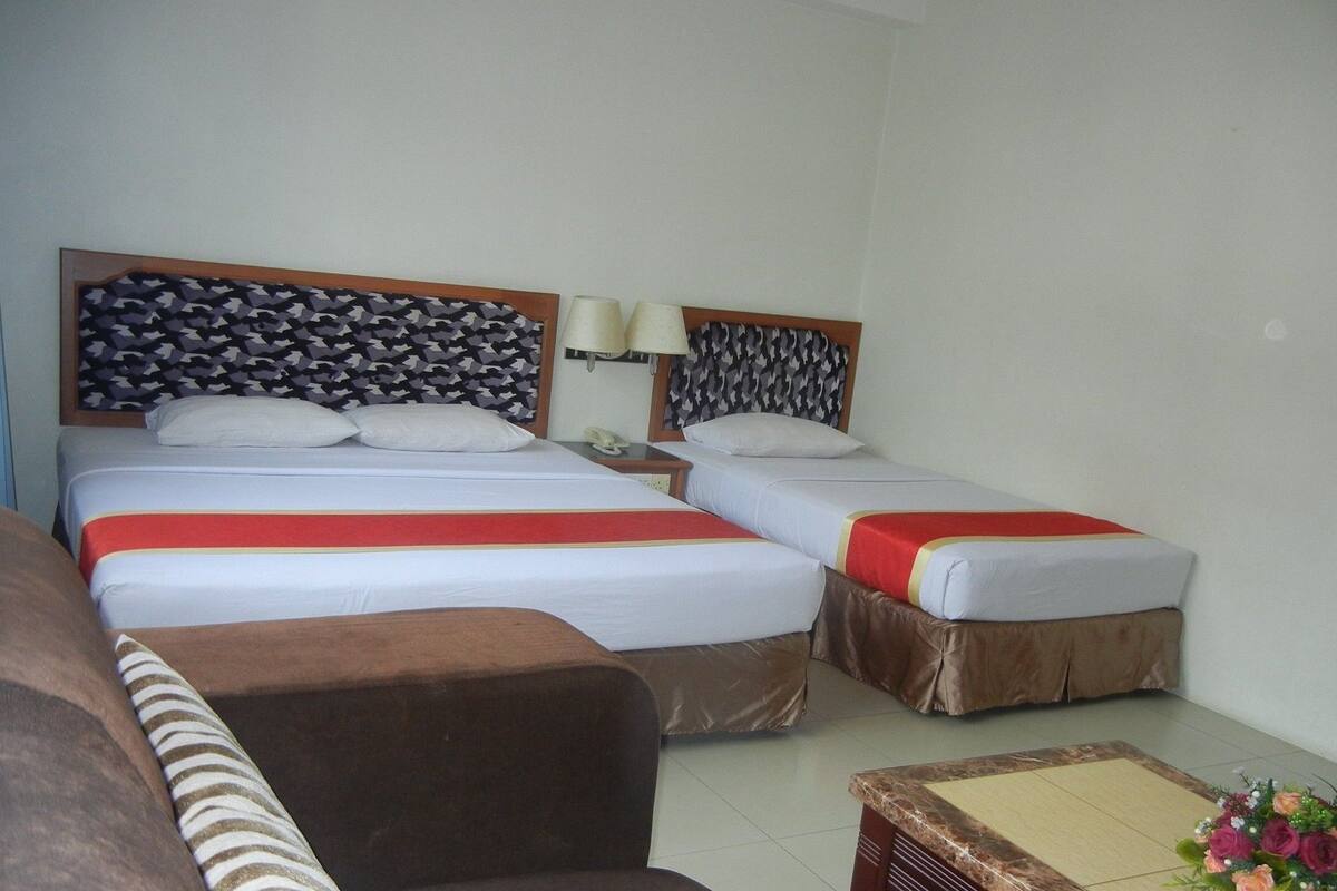 Desk, iron/ironing board, rollaway beds, free WiFi