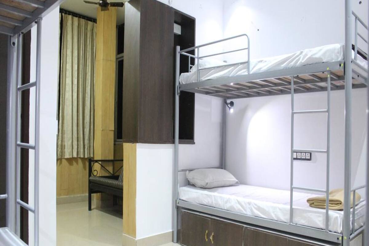 Basic Twin Room, Mixed Dorm | In-room safe, desk, iron/ironing board, free WiFi