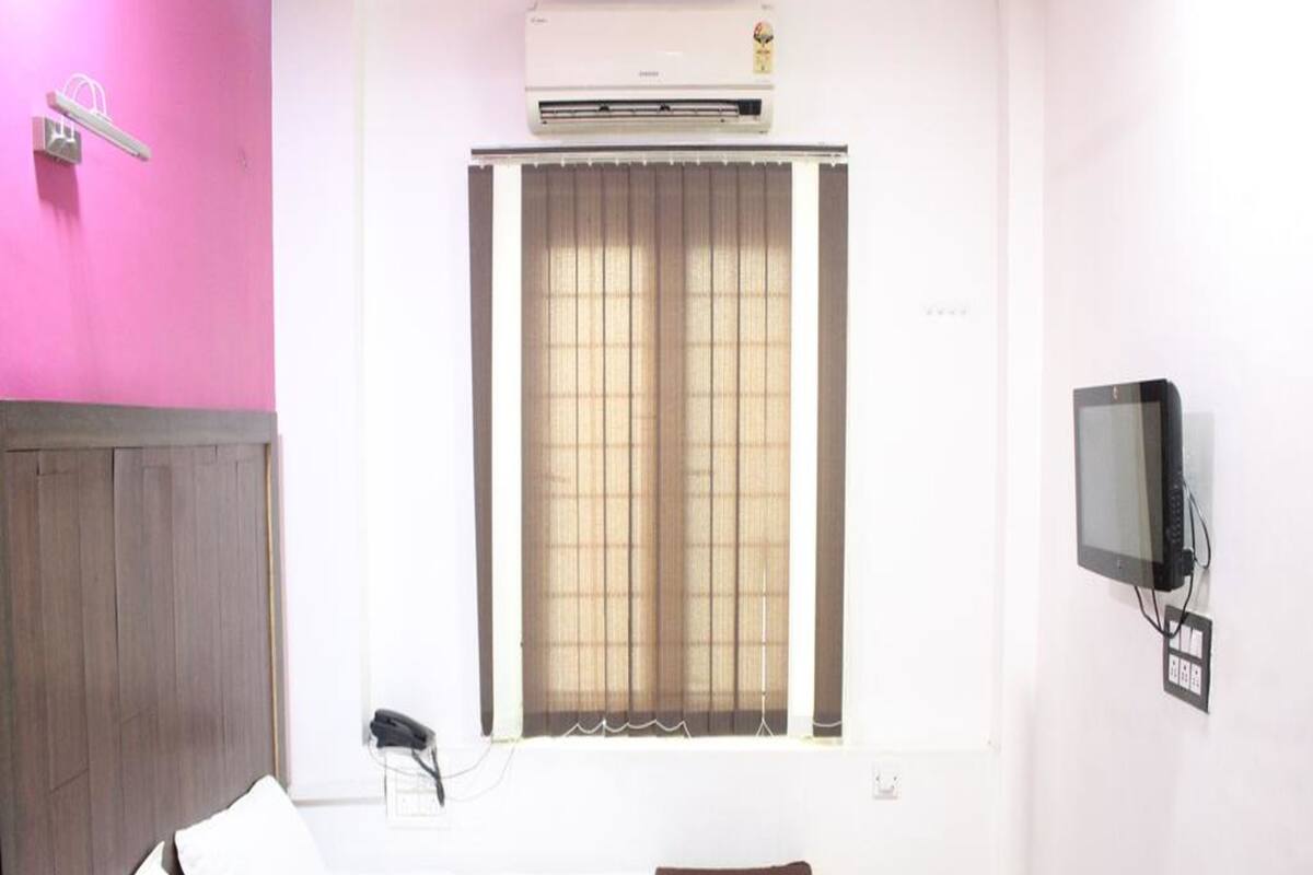 In-room safe, desk, iron/ironing board, free WiFi