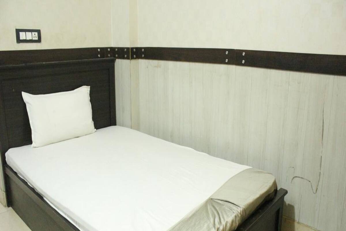 Single Room, 1 Single Bed | In-room safe, desk, iron/ironing board, free WiFi