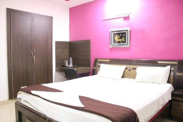 Deluxe Room, 1 Double Bed | In-room safe, desk, iron/ironing board, free WiFi